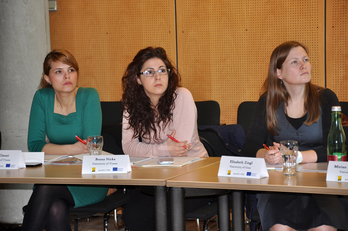 ... um dort aus über 1.300 Bewerbungen auszuwählen. 