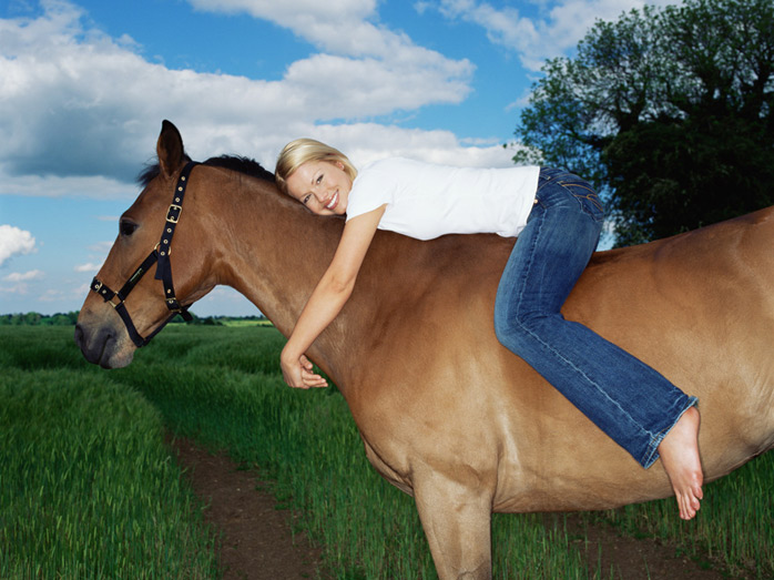 Auf dem Rücken der Pferde die eigene Balance finden: Die Koordinationsstelle für Geschlechterstudien, Frauenforschung und Frauenförderung bietet zwei Veranstaltungen zur Work-Life-Balance an. Foto: Microsoft 