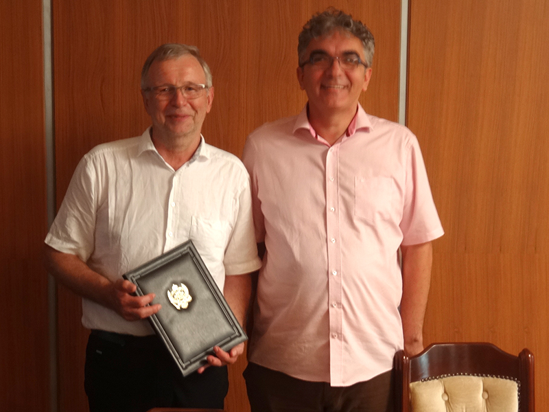 Helmut Mayrhofer (links) und Predrag Miranović von der Universität Montenegro Foto: kk 