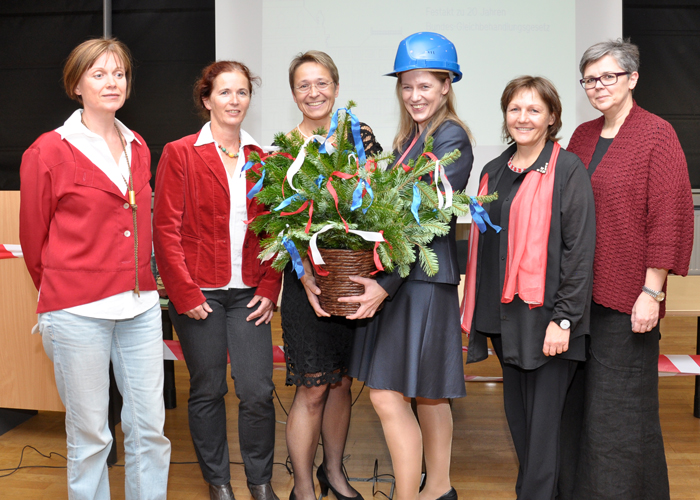 Luden zur Gleichenfeier: Dr. Barbara Hey, MBA, Leiterin der Koordinationsstelle, die Vortragenden Ao.Univ.-Prof. Margareta Kreimer und Ao.Univ.-Prof. Dr. Anita Prettenthaler-Ziegerhofer, die Vorsitzende des Arbeitskreises für Gleichbehandlungsfragen Ao.U 