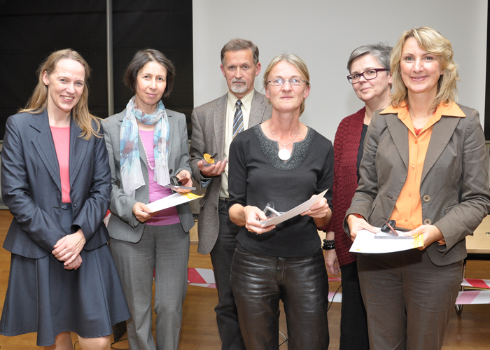 Für die Förderung von Gleichstellung innerhalb der Wissenschaftszweige ausgezeichnet: Barbara Gasteiger-Klicpera (URBI-Dekanin) (2.v.l.), Harald Heppner (Institut für Geschichte) sowie Elisabeth Weiss (Institut für Psychologie) und Margit Reitbauer (I 