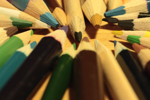 Bei Fragen rund um das Thema Schule können Uni-MitarbeiterInnen ab sofort den Rat einer Expertin in Anspruch nehmen. Foto: Gisela Peter/pixelio.de 