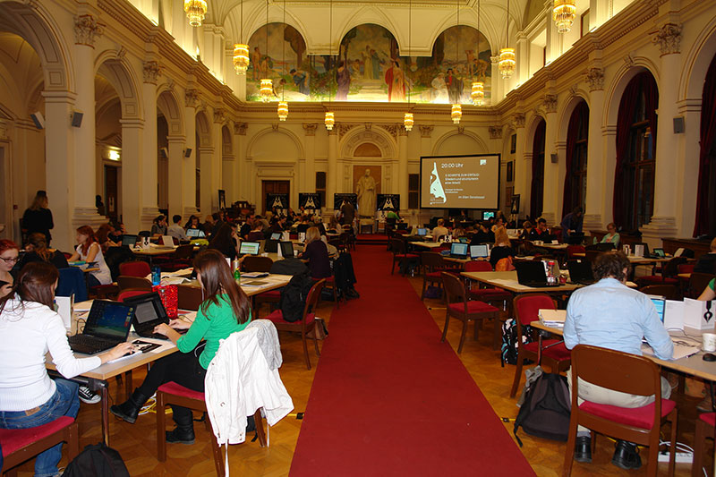 Zur Langen Nacht der aufgeschobenen Seminararbeiten waren im Vorjahr rund 100 TeilnehmerInnen in die Aula gekommen. Foto: Uni Graz/Kastrun. 