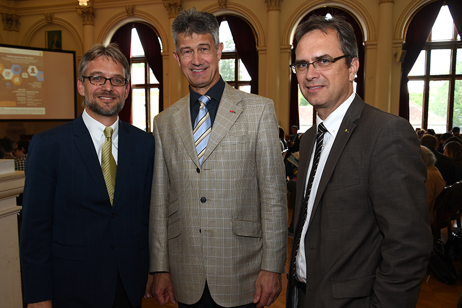 Kooperation: IV-Geschäftsführer Krautzer, TU-Rektor Kainz und Vizerektor Riedler (v.l.). Foto: Uni Graz/Schweiger 