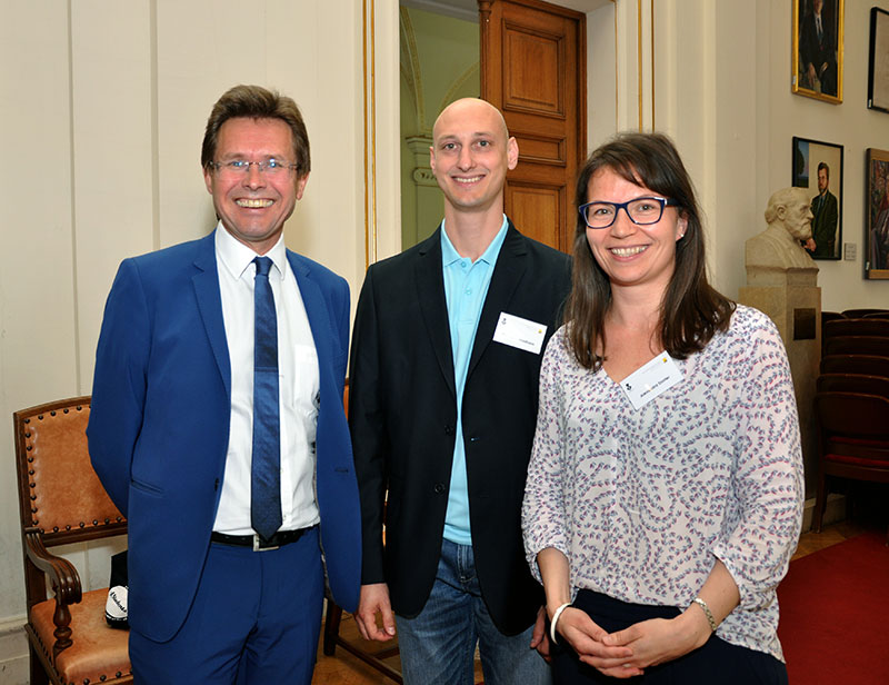 Vizerektor Martin Polaschek, Christoph Waldhaus vom Schreibzentrum und Alexandra Dorfer von Lehr- und Studienservices (v.l.). ©Uni Graz/Schweiger