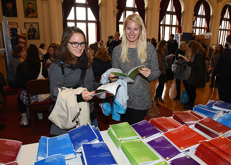 Die Auslandsstipendienmesse ist herbstlicher Fixpunkt für Reisehungrige. Alle Fotos: Uni Graz/Kastrun. 