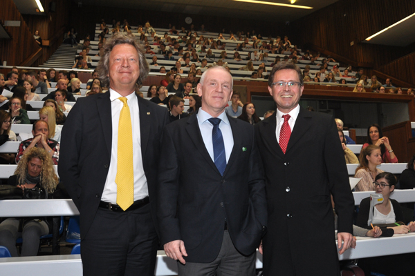 Begrüßten die Studieninteressierten zum Tag der offenen Tür gemeinsam: Univ.-Prof. Dr. Eike Straub (Kunstuni), Univ.-Prof. Dr. Hans-Peter Dimai (Meduni Graz) sowie Ao.Univ.-Prof. Dr. Martin Polaschek (Uni Graz). 