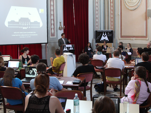 Mehr als 100 Personen waren gekommen, ... 