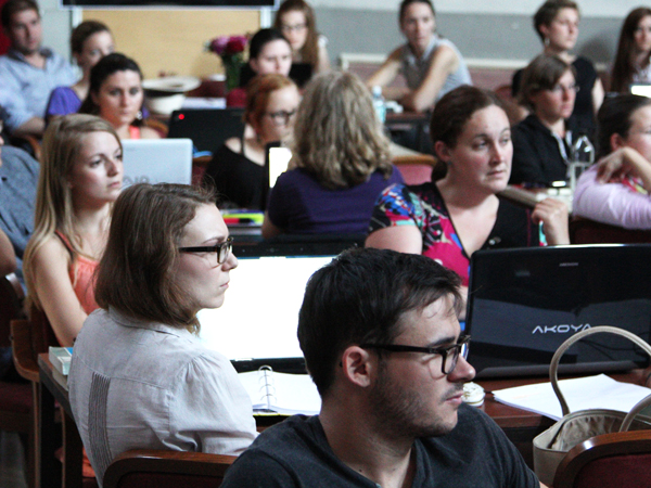 .... um ihre Arbeiten mit Unterstützung zu verfassen 