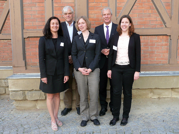 Otto-Borst-Preisträgerin Daniela Zupan (vorne re.) mit den ebenfalls ausgezeichneten Juliane Jäger (TU Cottbus) und Kirsten Angermann (Universität Weimar, vorne v. li.) sowie Johann Jessen (Universität Stuttgart, Städtebau Institut) und Jürgen Zieg 