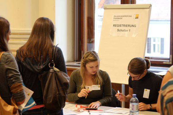Mit Pharmazie ging der Prüfungsreigen beim Aufnahmeverfahren heute an der Uni Graz zu Ende 