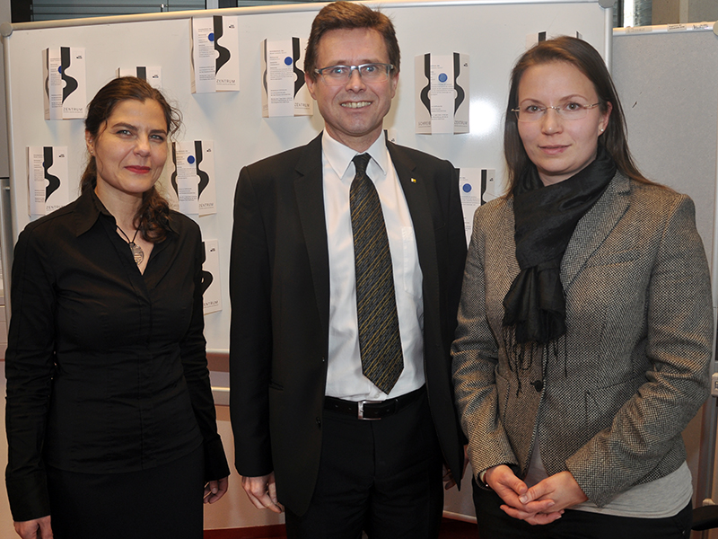 Zentrumsleiterin Pany, Vizerektor Polaschek und Dorfer-Novak von Lehr- und Studienservices (v.l.) 