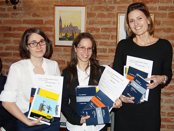 Stefanie Hiebler, Marielena Plieseis und Judith Vass gingen als Siegerinnen aus der Fakultäts-Vorentscheidung für den Franz-von-Zeiller-Moot-Court hervor. Sie stellen im Bundesfinale im Sommersemester ihr Verhandlungsgeschick unter Beweis. Foto: KK 