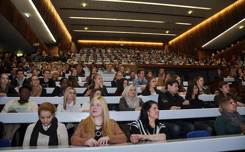 Die vier Grazer Universitäten laden heute zum Tag der Offenen Tür. Die Begrüßung der Uni Graz, Med Uni und KUG fand in der Vorklinik statt. 