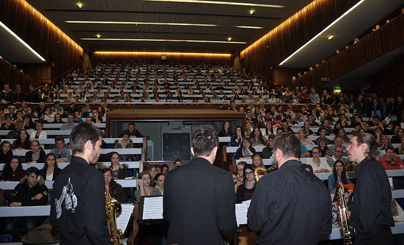 Ein musikalischer Gruß der Kunstuniversität eröffnet den Tag der Offenen Tür 2015. 