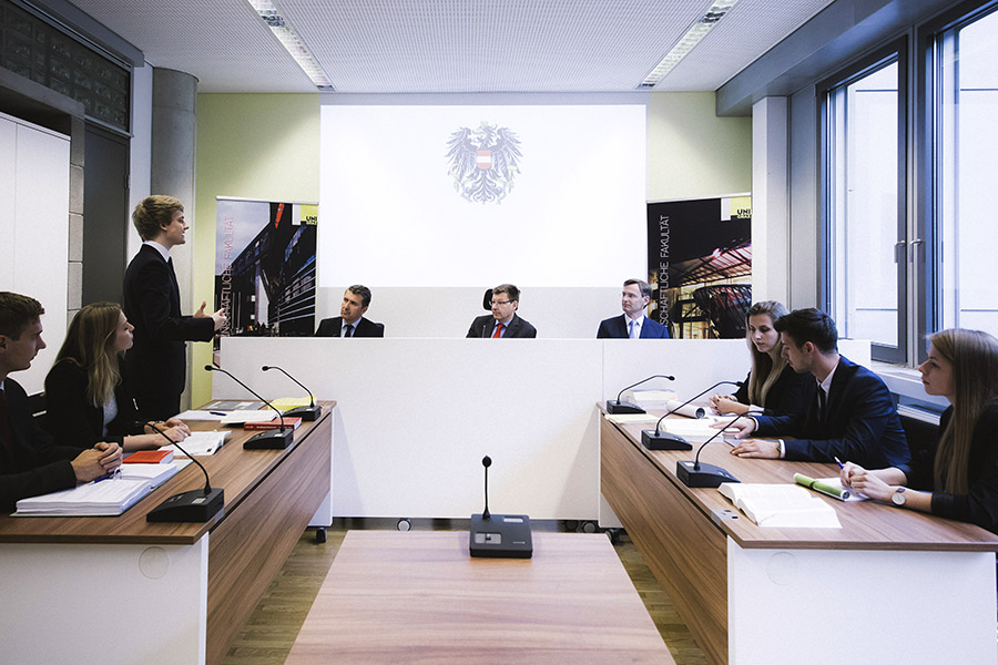 Gerichtssaal für Studierende an der Uni Graz – im ersten Moot-Court-Raum an einer österreichischen Universität können StudentInnen der Rechtswissenschaften ihr juristisches Wissen anwenden. Foto: Uni Graz/Kanizaj ©KANIZAJ Marija-M. | 2017