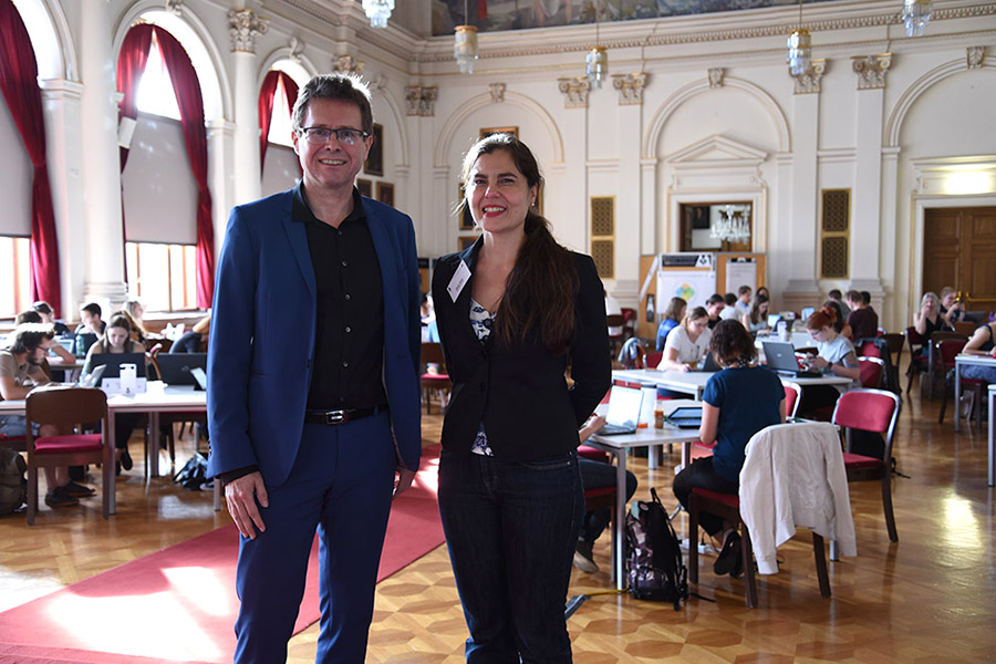 Vizerektor Martin Polaschek und Doris Pany-Habsa wünschten den Studierenden eine „gute Nacht“. Fotos: Uni Graz/Schweiger ©Uni Graz/Schweiger