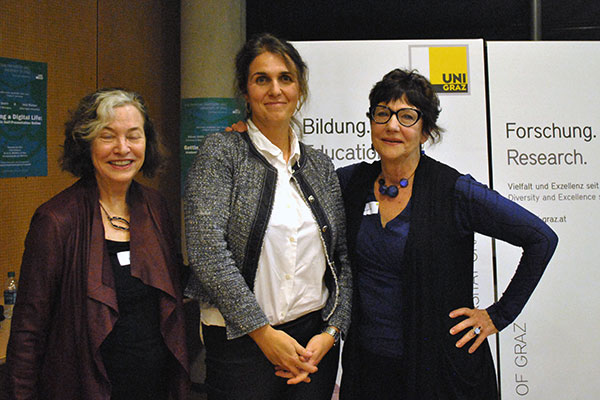 V.l.: Die Vortragenden Julia Watson (l.) und Sidonie Smith (r.) mit Moderatorin Silvia Schultermandl vom Institut für Amerikanistik. Foto: Uni Graz 