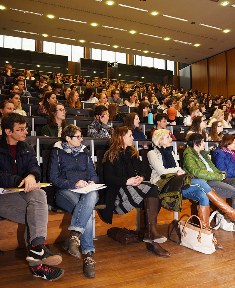 Beim Welcome Event erfahren die Studierenden alles über einen reibungslosen Studienstart an der Uni Graz. 