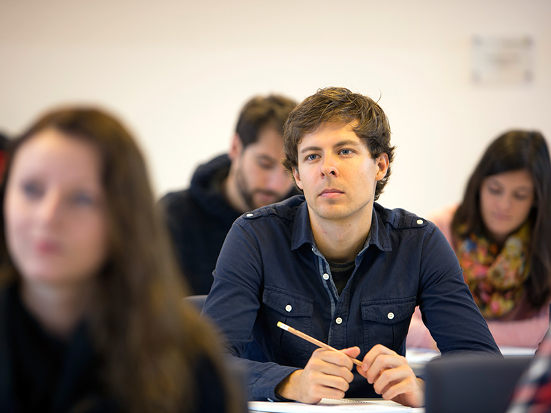 Die Hörsaalbank drücken viele Studierende auch in den Ferien: In der nächsten Woche gibt es an der Universität Graz mehrere Summer Schools. Foto: Uni Graz/Lunghammer ©Helmut Lunghammer