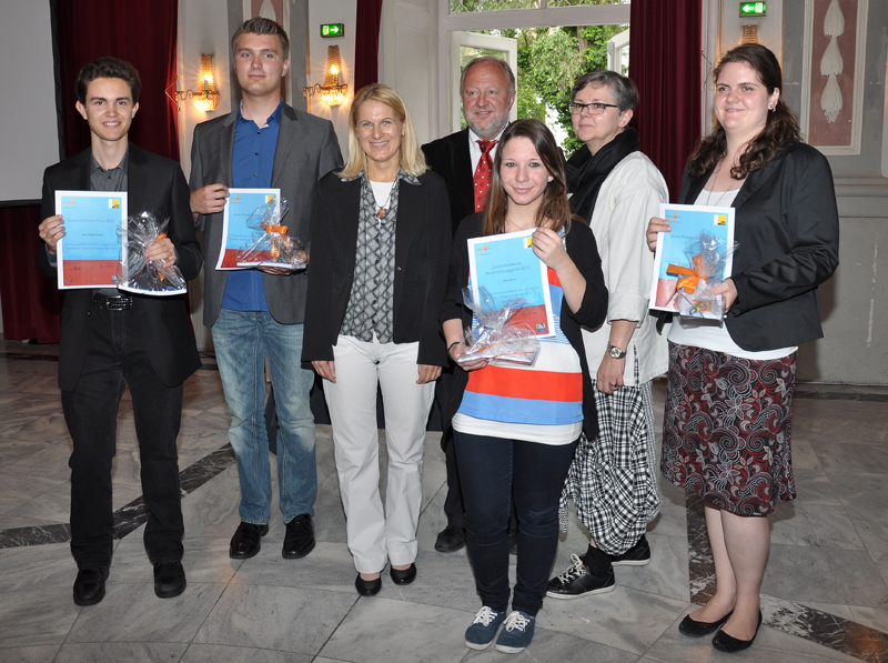 Im Vorjahr vergaben Vizerektorin Renate Dworczak, GEWI-Studiendekan Helmut Eberhart und Landesrätin Elisabeth Grossmann die Preise für die besten Fachbereichsarbeiten. 