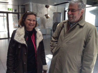 Landesrätin Bettina Vollath sah sich die Ausstellung ebenfalls an, wie auch Zeithistoriker Helmut Konrad. Foto: Schmidlechner. 