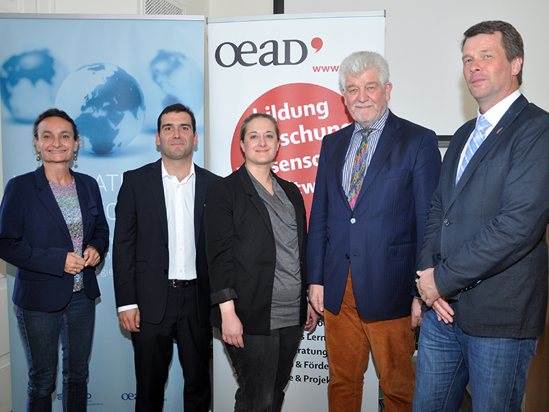 Internationaler Hörsaal: Sabine Pendl, Leiterin Büro für Internationale Beziehungen, Impulsreferent Rodrigo Costas, Beate Treml von der ÖH Uni Graz, OeAD-Geschäftsführer Hubert Dürrstein und TU-Vizerektor Horst Bischof (v.l.) Foto: Uni Graz/Schweig 