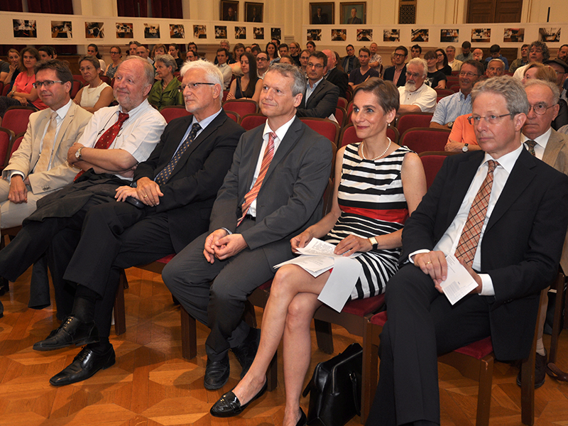 Vizerektor Martin Polaschek, GEWI-Studiendekan Helmut Eberhart, stellv. Sektionschef Günther Burkert, Karl Peitler vom Universalmuseum Joanneum, Birgit Strimitzer-Riedler, Leiterin Wissenschaft und Gesundheit, Gernot Obersteiner vom Landesarchiv (v.l.) 