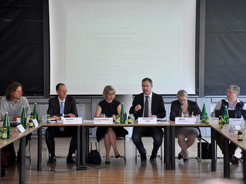 Senatsvorsitzender Rainer Niemann begrüßte am 26. Juni seine AmtskollegInnen sowie Sektionschef Elmar Pichl an der Uni Graz. Foto: Uni Graz/Schweiger 