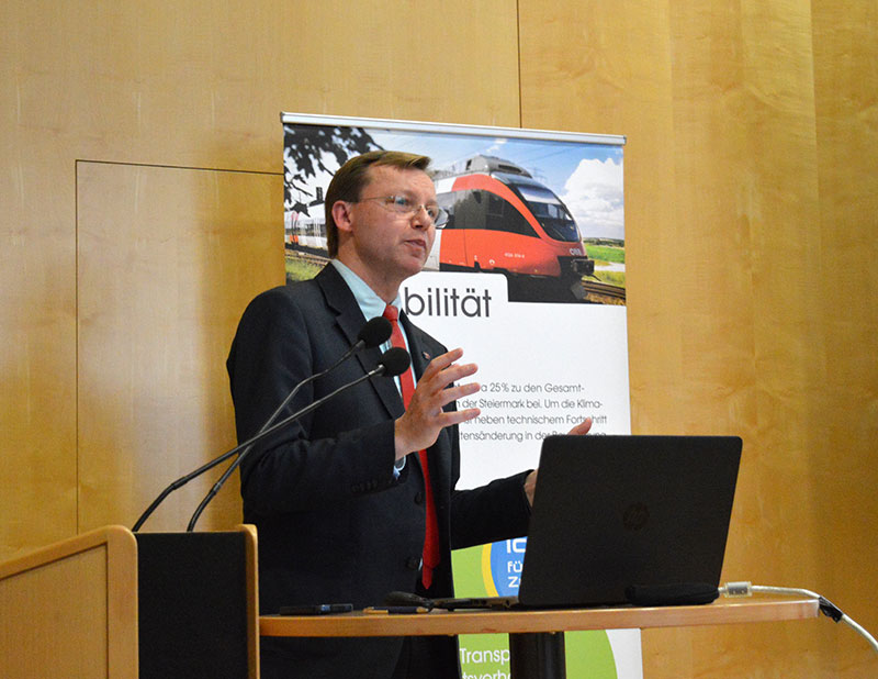 Gottfried Kirchengast zeigte in seinem Vortrag, dass vor allem die Steiermark besonders empfindlich hinsichtlich einer Temperaturerhöhung reagiert. Foto: CCCA Servicezentrum/Ropac. 