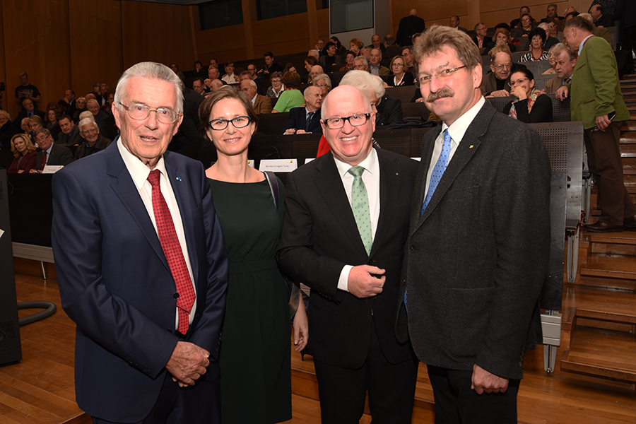 Viel Neues im Osten: Polnischer Honorarkonsul Ortner, Botschaftsrätin Szmigiel-Turlej, Historiker Karner und Vizerektor Scherrer (v.l.) Foto: Uni Graz/Schweiger 