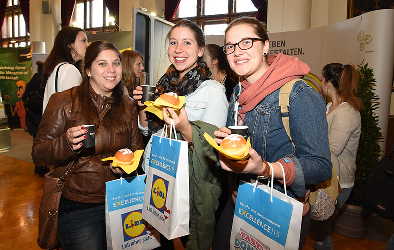 Das Messefrühstück auf der Excellence lockte heuer mit Krapfen, rechtzeitig zum Start der Faschingszeit. Foto: Uni Graz/Kastrun. 