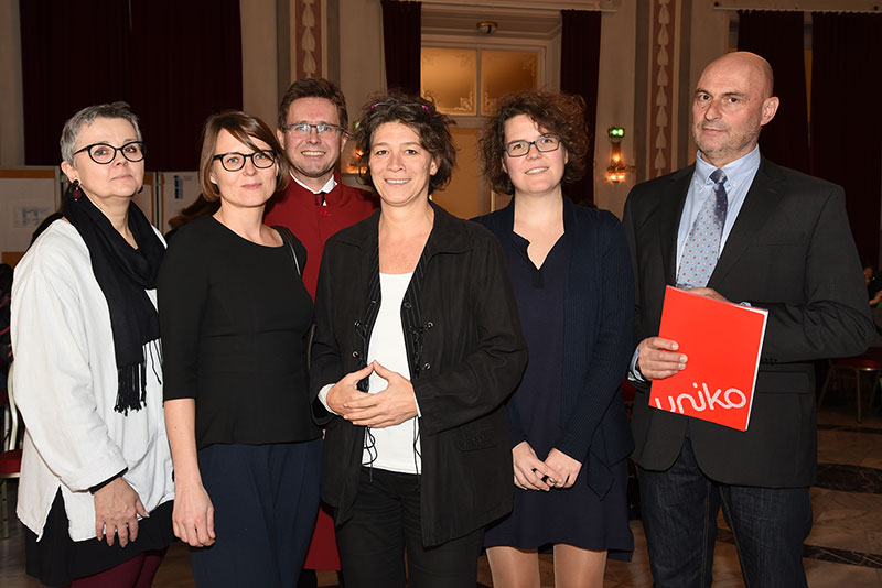 Die ReferentInnen (v.l.n.r.): Vizerektorin Renate Dworczak, Agnieszka Czejkowska, Vizerektor Martin Polaschek (alle Universität Graz), Brigitte Ratzer (TU Wien), Elisabeth Greif (Universität Linz) und Nikolaus Benke (Universität Wien). Foto: Uni Graz/K 