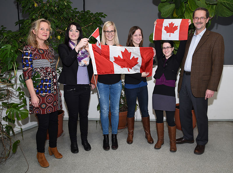 Kanada-ExpertInnen unter sich: Maria Löschnigg, Sabrina Thom, Rebekka Schuh, Melanie Braunecker, Elisabeth Gießauf und Martin Löschnigg (v.l.). Foto: Uni Graz/Kastrun. 