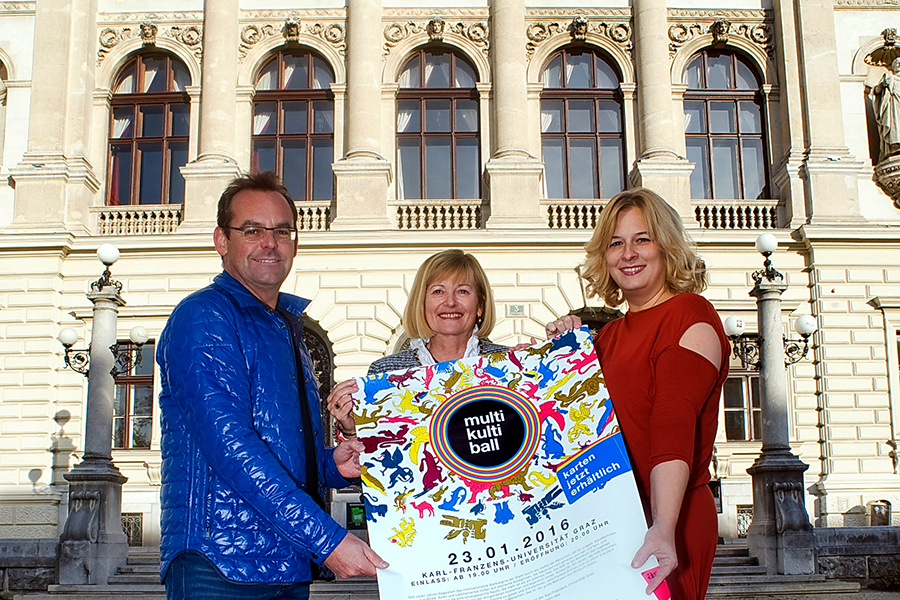 Laden zum Multikulti-Ball am 23. Jänner 2016: Werner Schrempf, Intendant La Strada, Rektorin Christa Neuper und Claudia Unger, Leiterin des Afro-Asiatischen Instituts (v.l.) Foto: CP-Pictures 