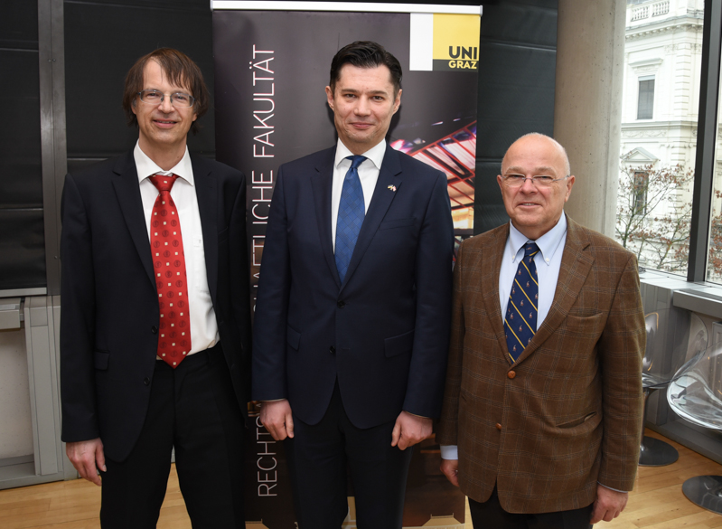 REEES-Leiter Bernd Wieser, Botschafter Oleksandr Scherba, Dekan Joseph Marko. Fotos: Uni Graz/Tzivanopoulos 