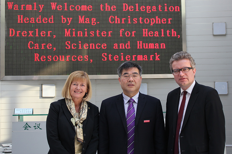 Engere Zusammenarbeit: Rektorin Neuper, Jiangsu-Rektor Yuan und Landesrat Drexler (v. l.) Foto: Uni Graz/Neubauer 