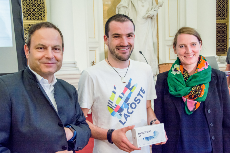 Unter allen anwesenden App-UserInnen wurden zwei Smartphones verlost: Christoph Fuchs und ©Uni Graz/Fetz