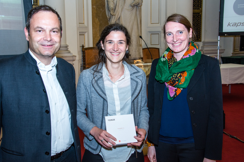 Claudia Duzik von UNI for Life darf ein Huawei P9 ihr Eigen nennen. ©Uni Graz/Fetz