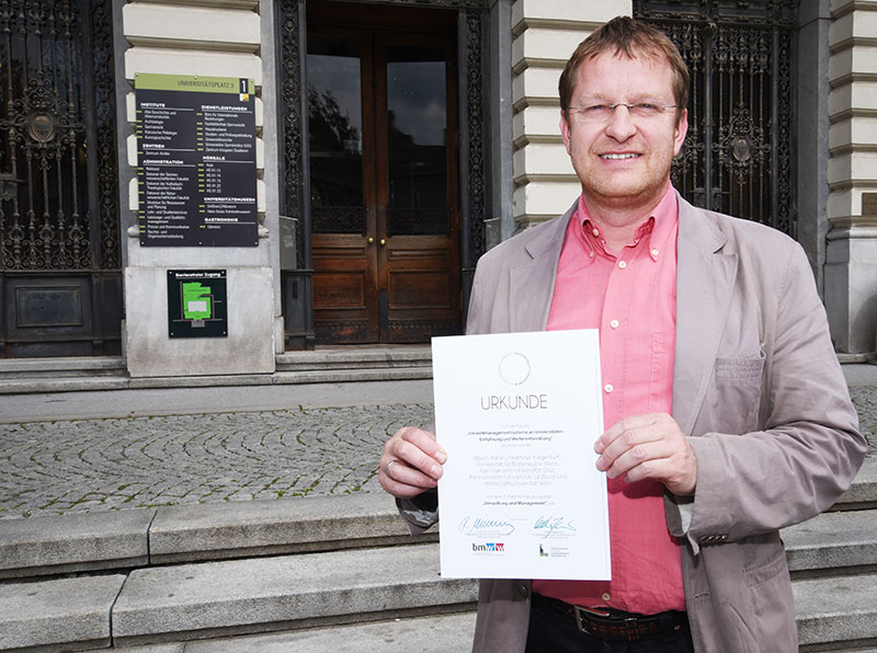 Ralph Zettl, Direktor für Ressourcen und Planung, freut sich über den zweiten Platz des Sustainability Award für die Uni Graz. Insgesamt wurden 79 Initiativen und Projekte von 21 Universitäten, Fachhochschulen und pädagogische Hochschulen dafür eing 