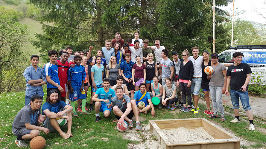 Sport-Studierende der Uni Graz trainieren mit Flüchtlingen in Deutsch Feistritz, Söding und Wildon. Fotos: Paletta. 