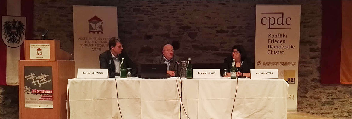 Joseph Marko, Dekan der Rechtwissenschaftlichen Fakultät (Mitte) sprach auf der Sommerakademie auf der Friedensburg Schlaining zur Rolle der Religion im säkularen Rechtsstaat. Foto: Lakitsch. 