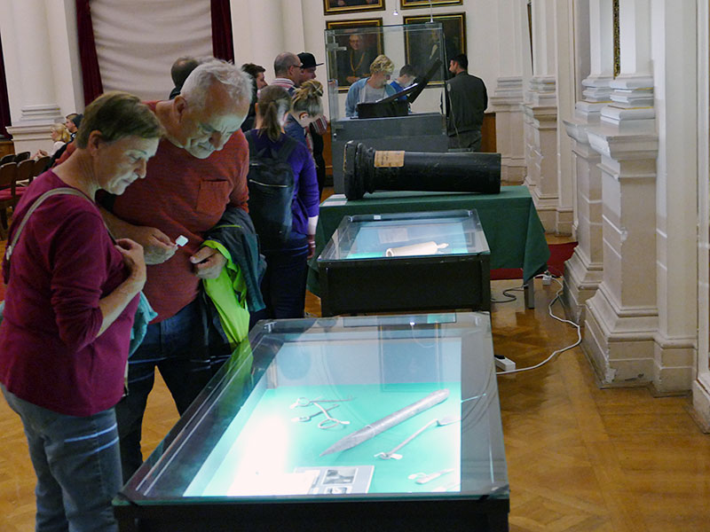 Kuriose Corpora delicti: Das Hans Gross Kriminalmuseum zeigte Originale von Tatwerkzeugen. Foto: Kriminalmuseum. Für weitere Fotos auf die Bildleiste unten klicken! 