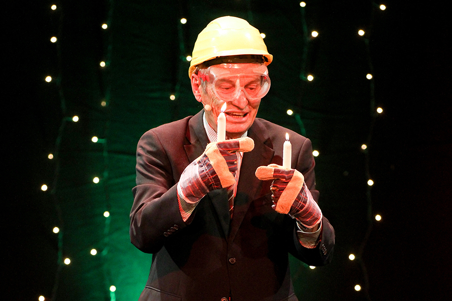 Der legendäre Science Buster und Uni-Graz-Absolvent Heinz Oberhummer ist Namensgeber für den großen Preis für Wissenschaftskommunikation, den die Uni Graz mitunterstützt. Erster Preisträger ist James Randi. Foto: ORF Milenko Badzic 