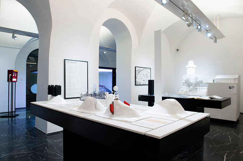 „Schloßberg-Utopien“ zeigt das große Schloßbergmodell von Anton Sigl und konfrontiert dieses mit utopischen Projekten der Umgestaltung. Fotocredit: © GrazMuseum/A. Vormayr ©Andreas Vormayr 0699/81726192