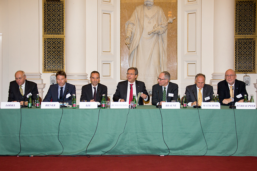 Gipfeltreffen der Versicherer (v.l.): Peter Loisel (VAV), Harald Riener (Donau), Alfred Leu (Generali), Klaus Scheitgel (GraWe), Thomas Braune (Munich re), Gerhard Matschnig (Zurich) und Rainer Fürhaupter (Deutsche Aktuarvereinigung) Fotos: Oreste Schall 