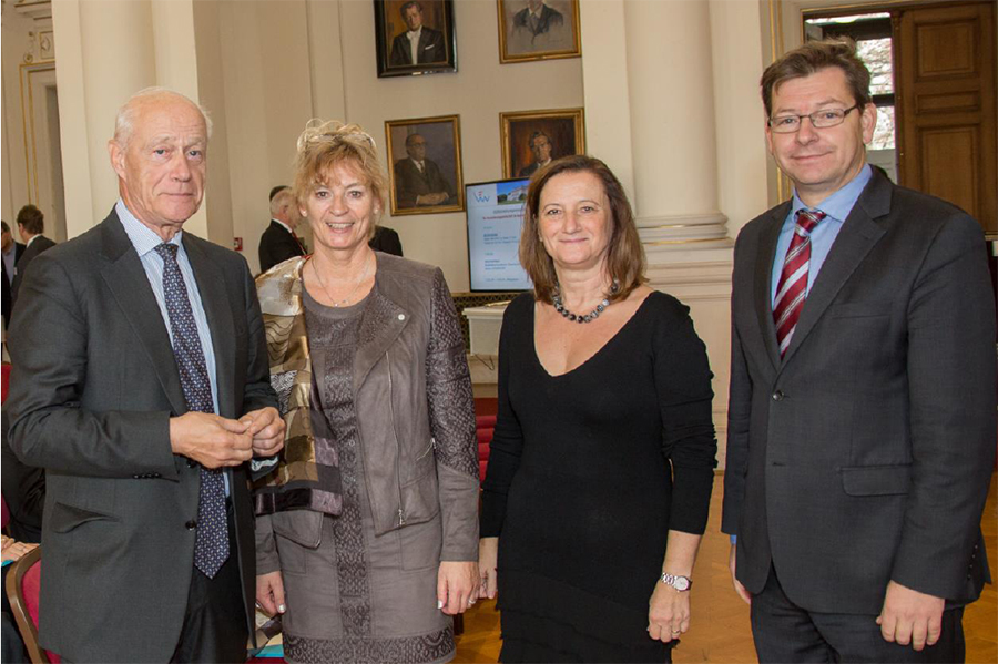 Attila Fenyves (Leiter ULG für Versicherungswirtschaft), Gertraud Gesellmann (ULG für Versicherungswirtschaft), Monika Hinteregger (Leiterin des Instituts für Zivilrecht, Ausländisches und Internationales Privatrecht) und Stefan Storr (REWI-Dekan) 