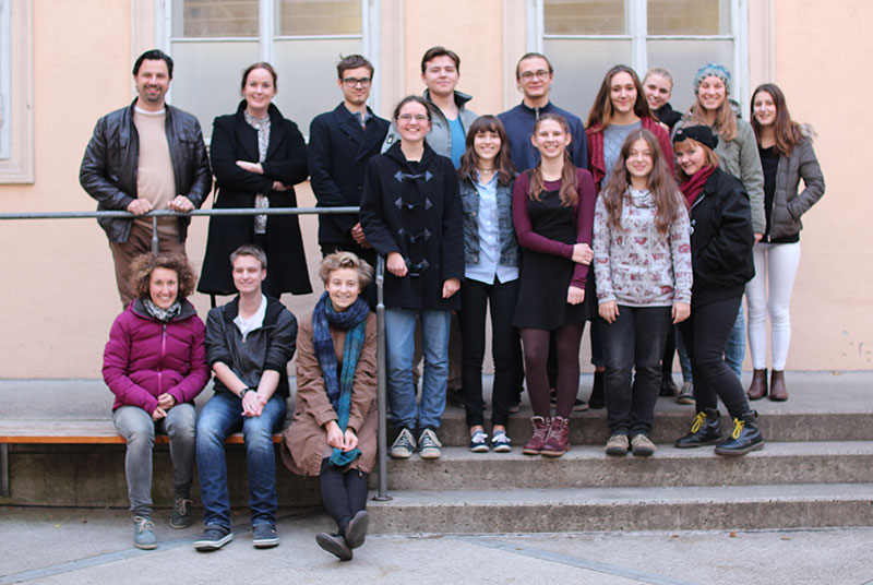 Die SchülerInnen der KLEX mit den Historikerinnen Georg Hoffmann und Nicole-Melanie Goll (hintere Reihe, 1. und 2.v.l.). Foto: KLEX. 