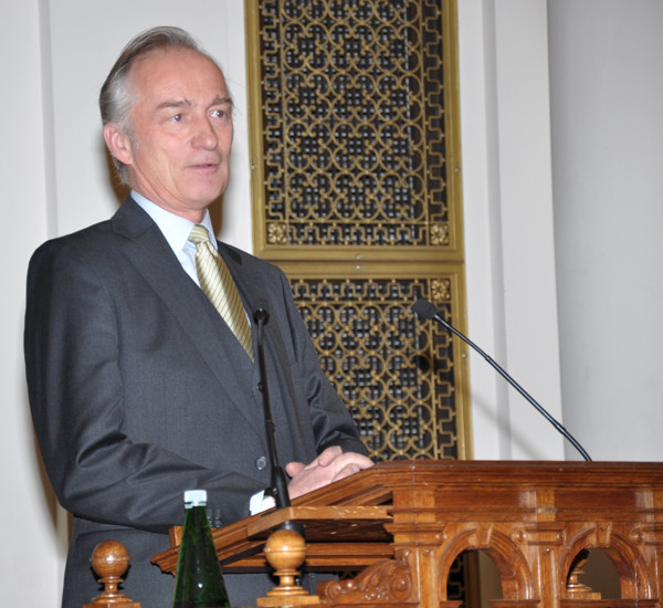 Dekan der Sozial- und irtschaftswissenschaftlichen Fakultät Wolf Rauch 