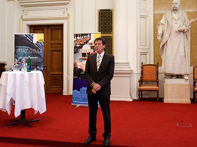 Der Minister stand Rede und Antwort 